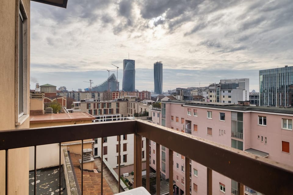Property building, View (from property/room), Balcony/Terrace, City view