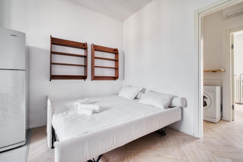 Bed, Kitchen or kitchenette, Photo of the whole room, Bedroom, oven, towels, wardrobe