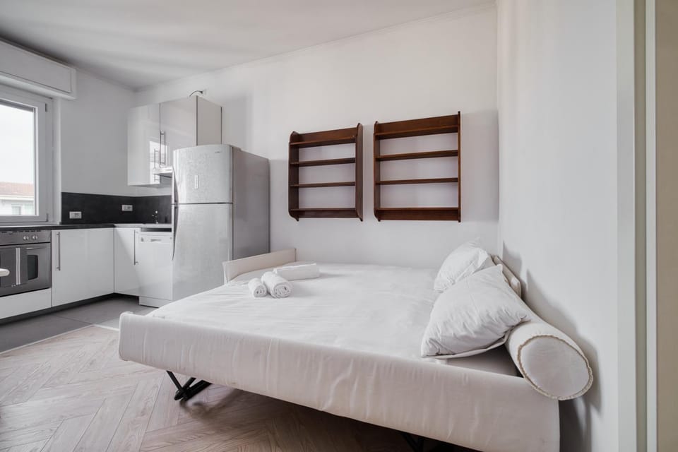 Bed, Kitchen or kitchenette, Bedroom, oven, stove, towels