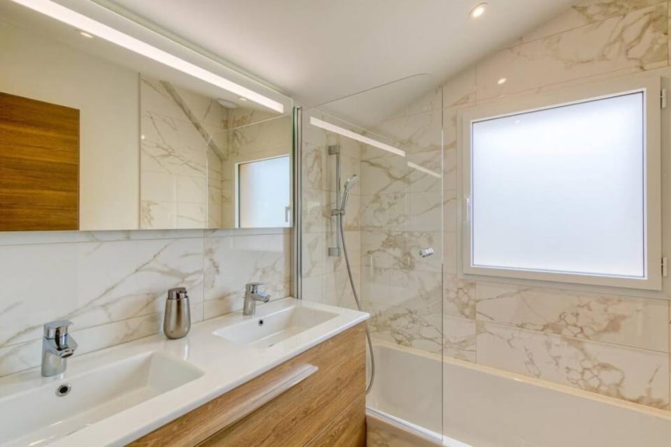 Couchant Chalet Lumineux 6pax Vues Terrasses Confort House in Les Houches