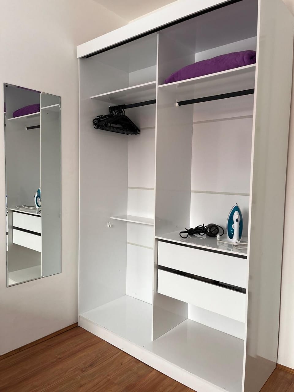 Bedroom, locker