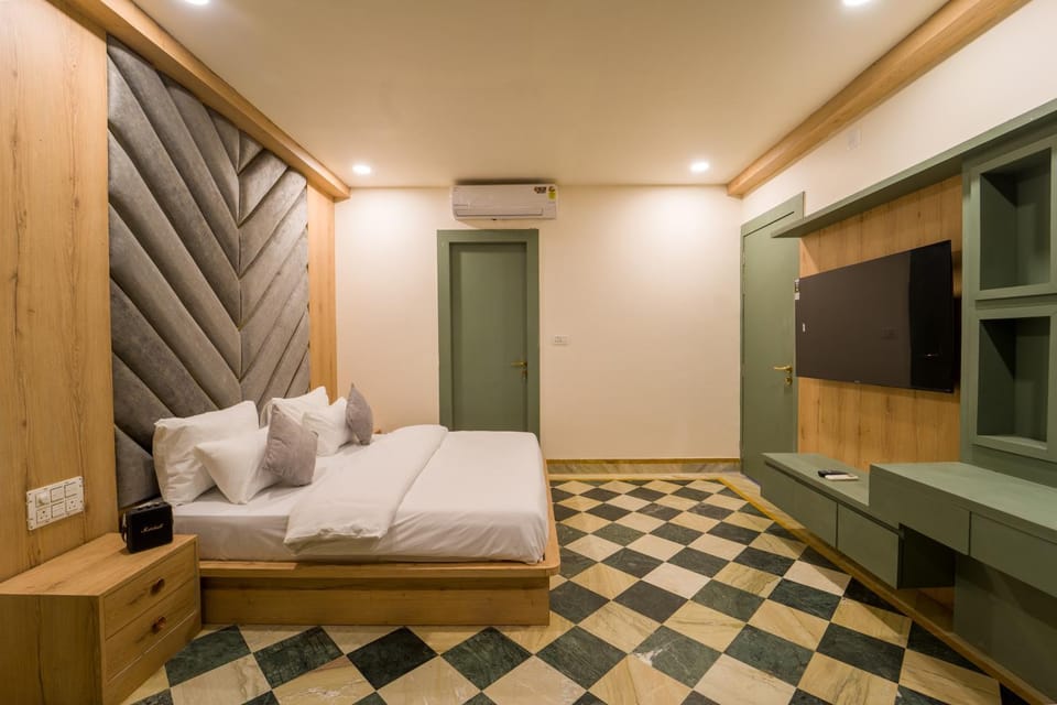 TV and multimedia, Photo of the whole room, Bedroom