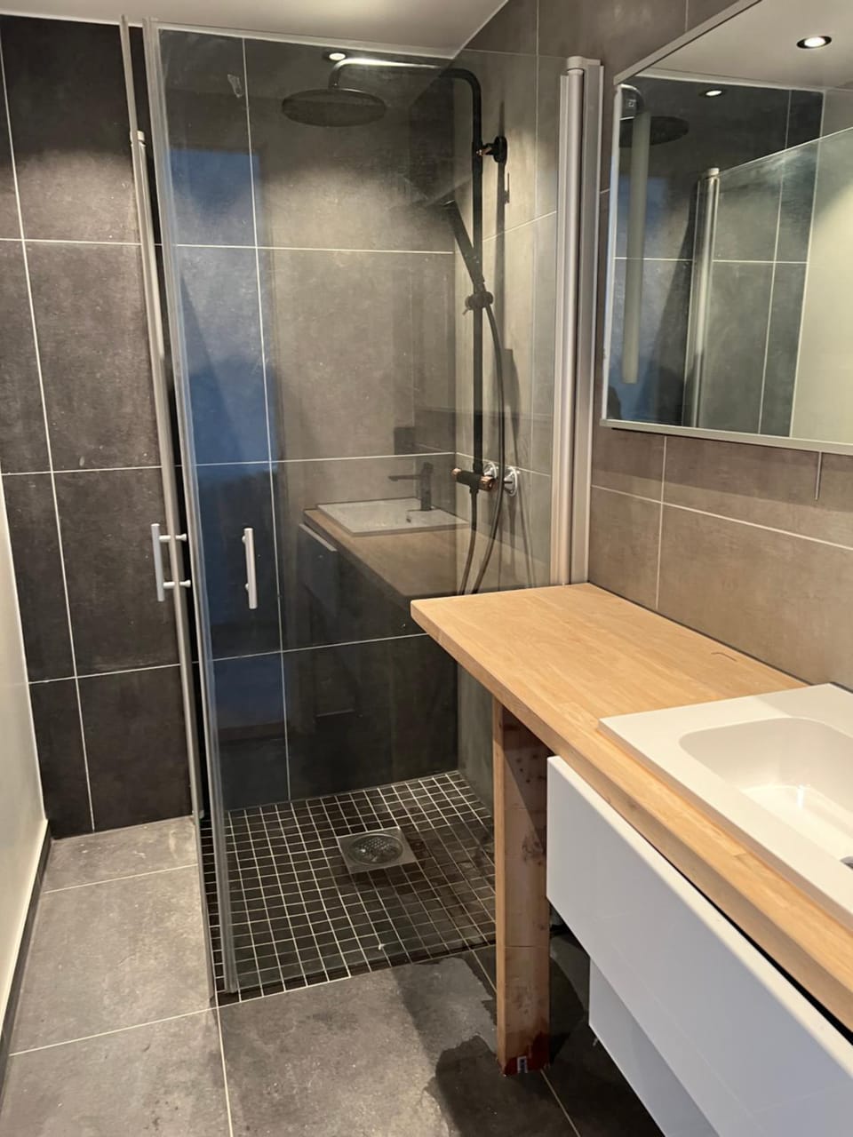 New renovated apartment, superb location and free parking Apartment in Viken, Norway