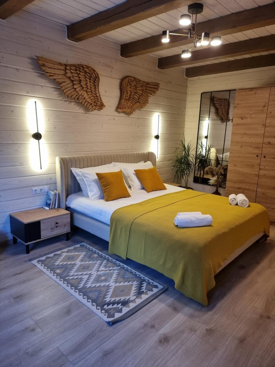 Bed, Photo of the whole room, Bedroom, towels