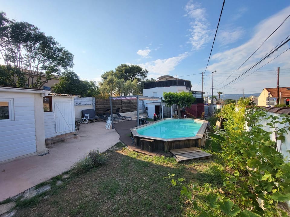 Provence Ecolodge Calanques 10 pers National Park Apartment in La Ciotat