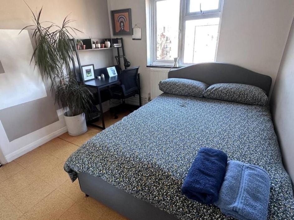 Basic Triple Room with Shared Bathroom Apartment in State of Minas Gerais, Brazil