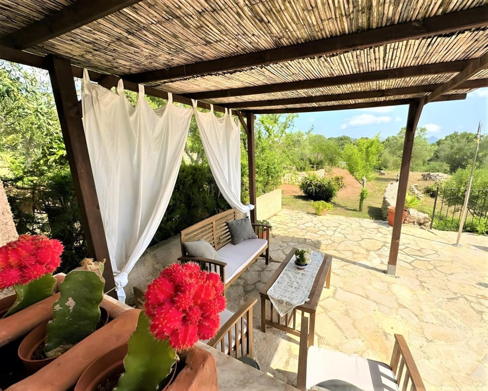 Property building, Balcony/Terrace, Living room