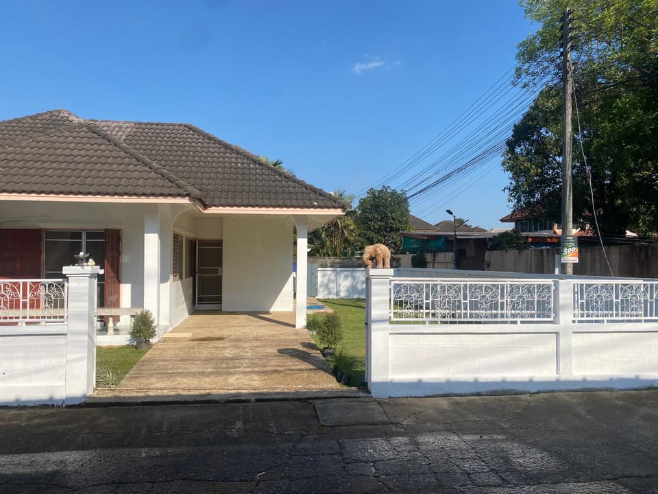 A1 Hotel Bed and Breakfast in Chiang Mai