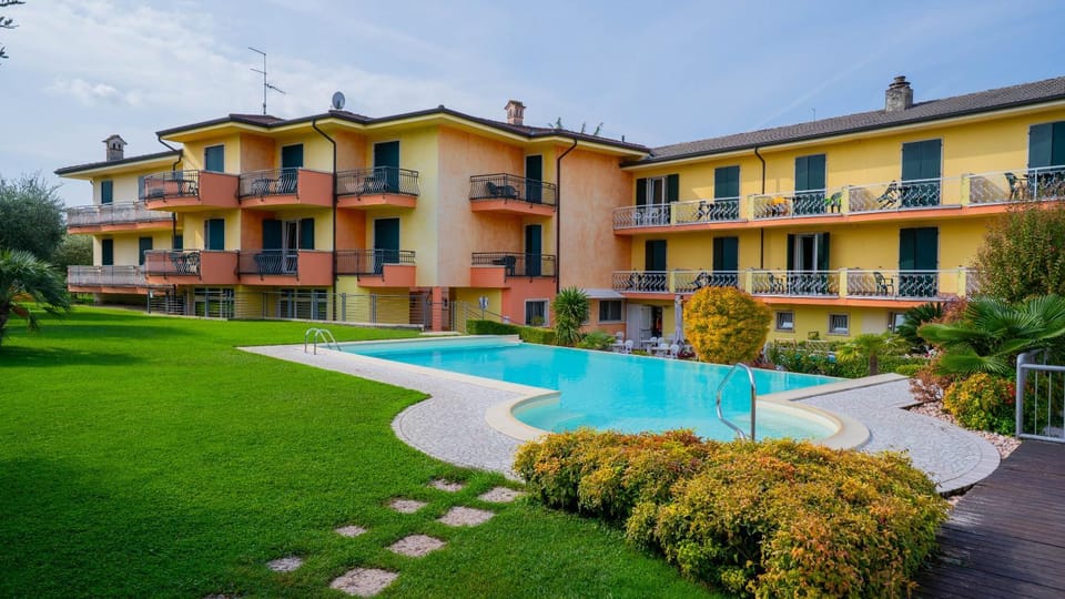 Garden, Swimming pool, Swimming pool