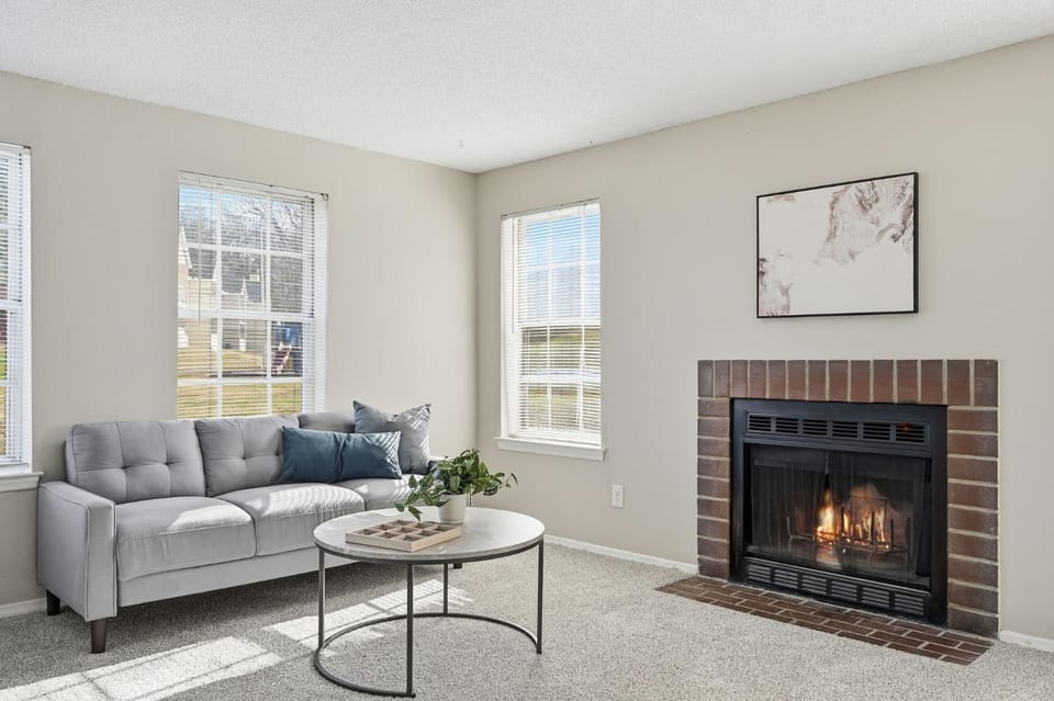 Comfortable retreat with in-unit washerdryer Apartment in Hermitage