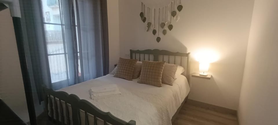 Apt 3, 1er étage, large T2 avec une terrasse commune Apartment in Alt Empordà