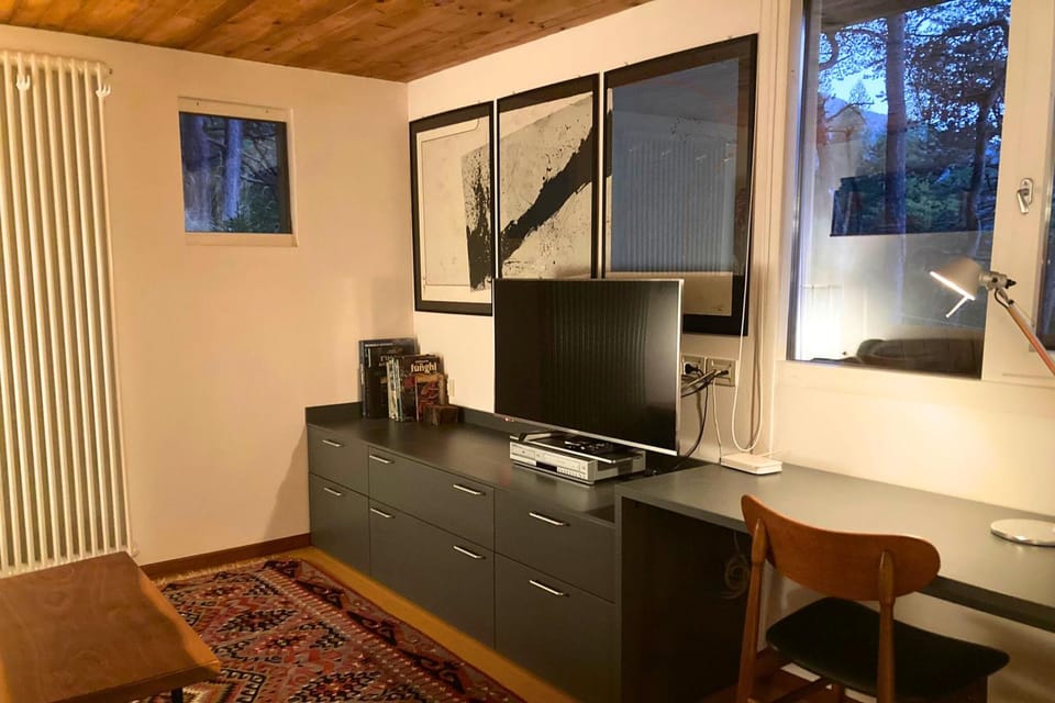 Communal lounge/ TV room, Living room, Seating area, internet, internet