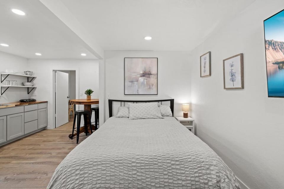 South Medford Studio Apartment Apartment in Medford