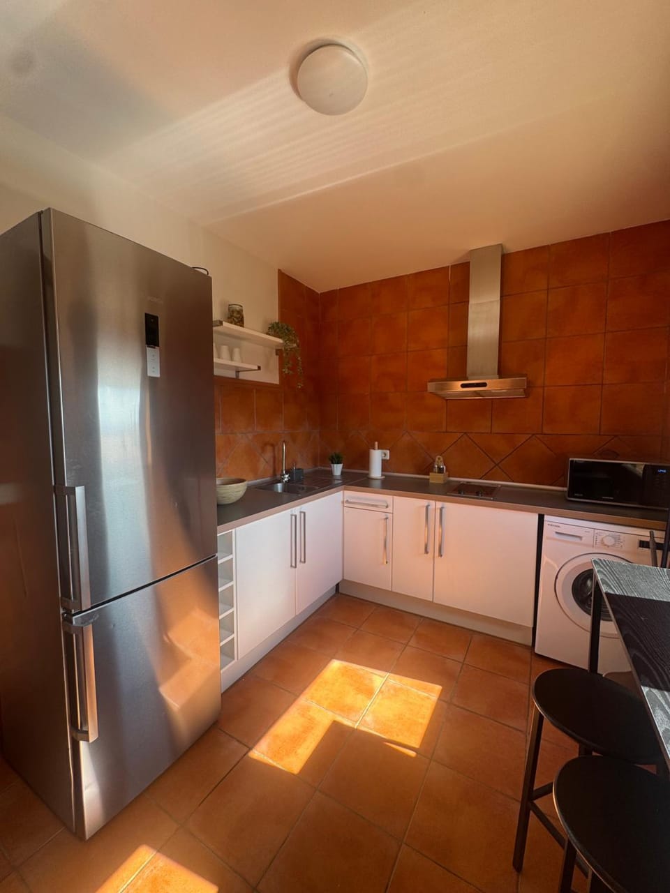 Photo of the whole room, stove, washing machine, kitchen