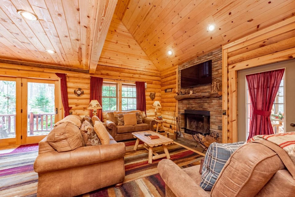 Lost Bearadise by Railey Vacations House in Deep Creek Lake