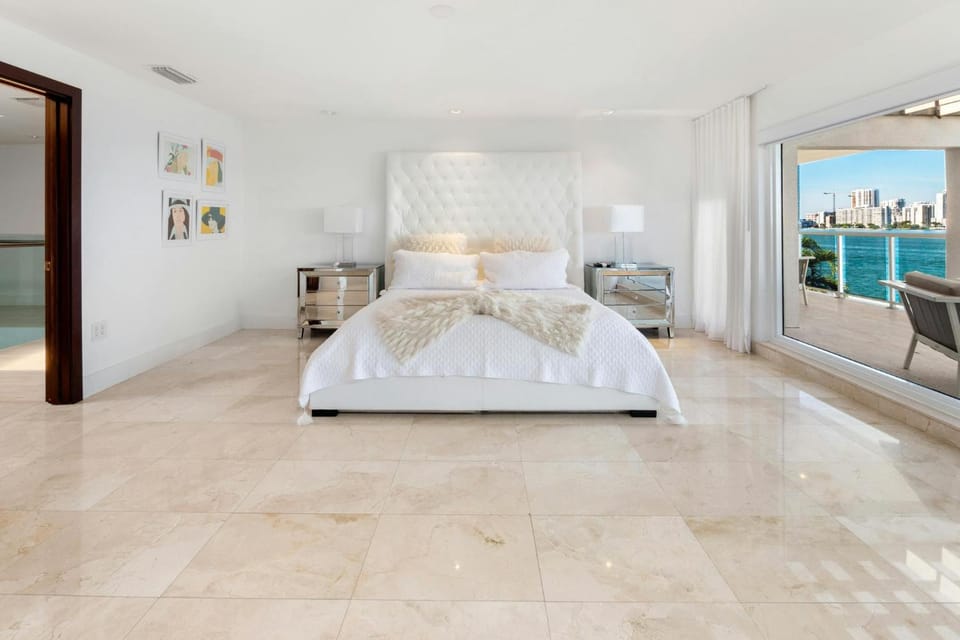 Villa Hella with Private Pool Villa in Miami