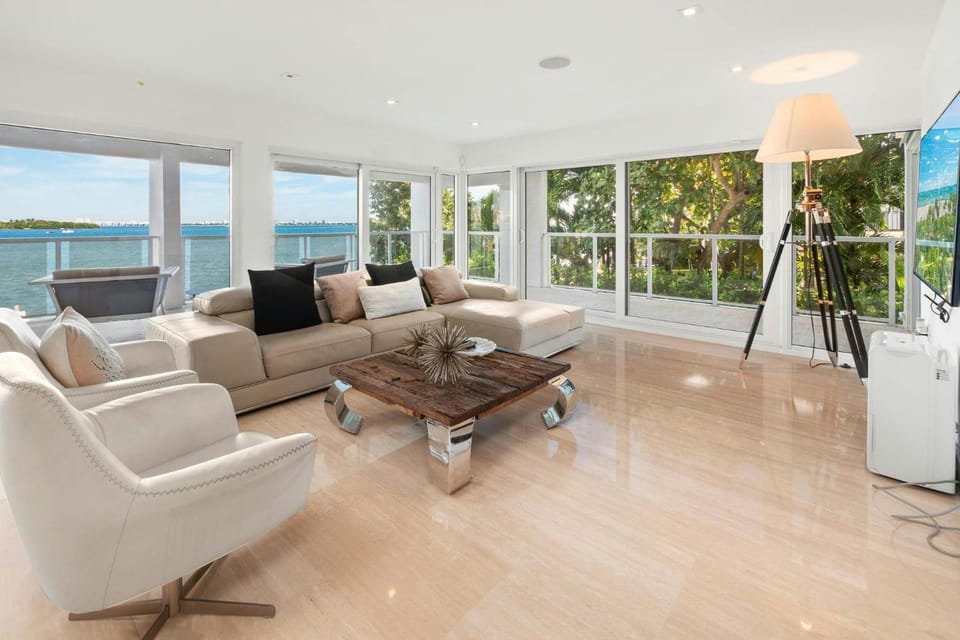 Villa Hella with Private Pool Villa in Miami