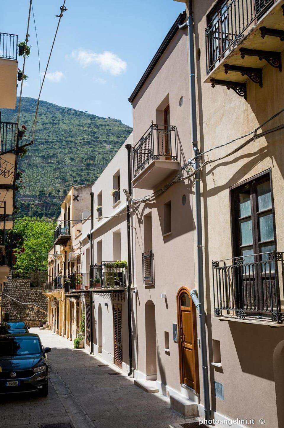Property building, Day, Neighbourhood, Mountain view, Street view
