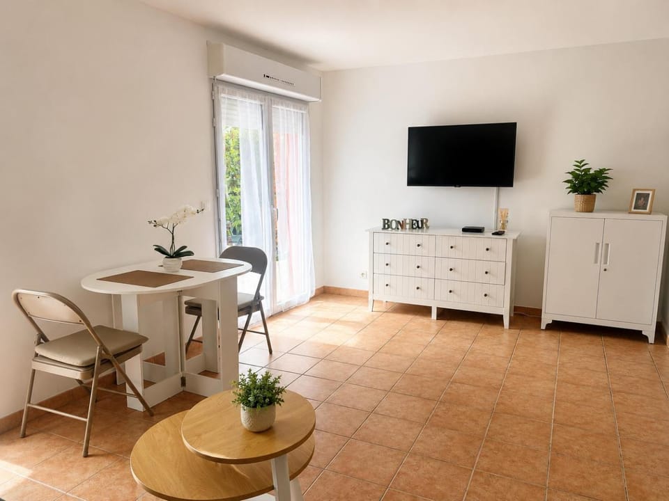 Appartement en rez de jardin - Le Juvenal Apartment in Fréjus