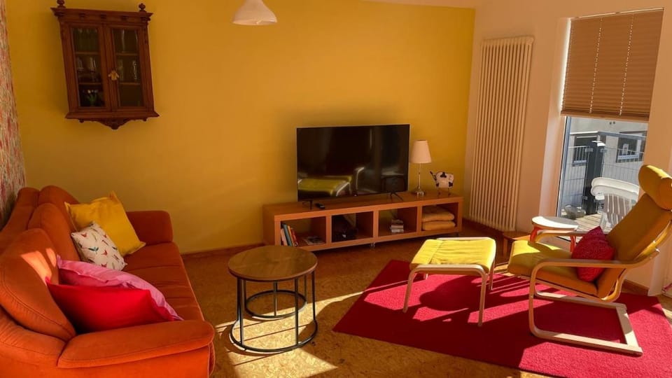 TV and multimedia, Living room, Evening entertainment