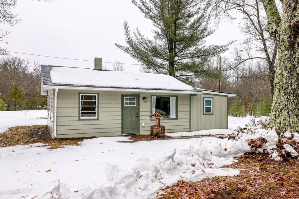 Fish, Bike & Hike! Wooded Irons Getaway Near River House in Michigan