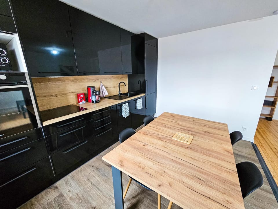Funky 2 chambres 4 pers WIFI TV Apartment in Saint-Étienne