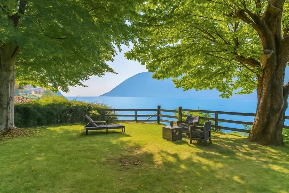 Garden, Balcony/Terrace, Lake view