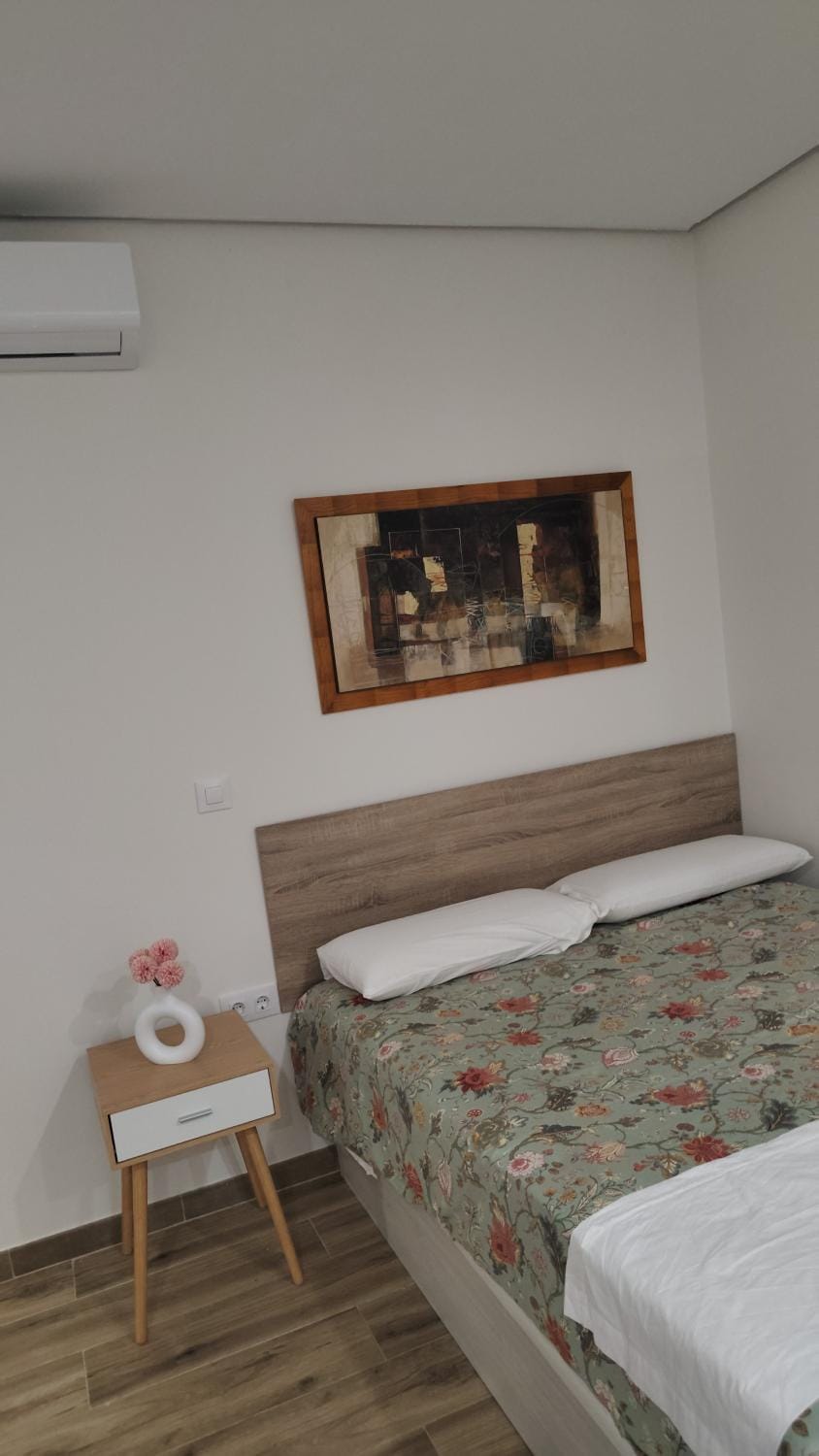 Bed, Photo of the whole room, air conditioner
