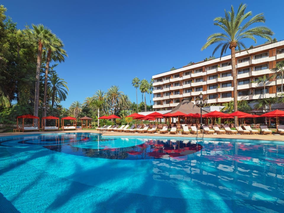Restaurant/places to eat, Swimming pool