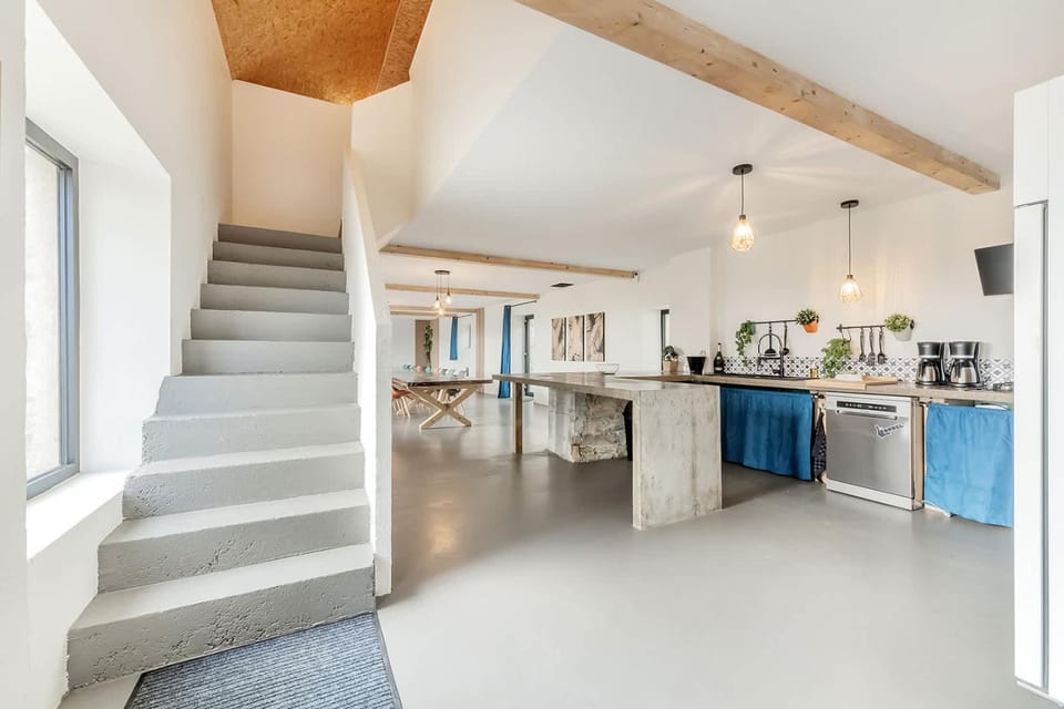 Kitchen or kitchenette, Seating area