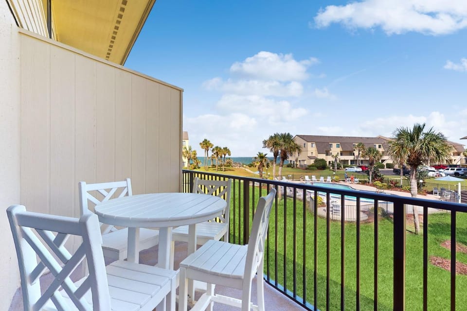 Property building, Balcony/Terrace, Seating area