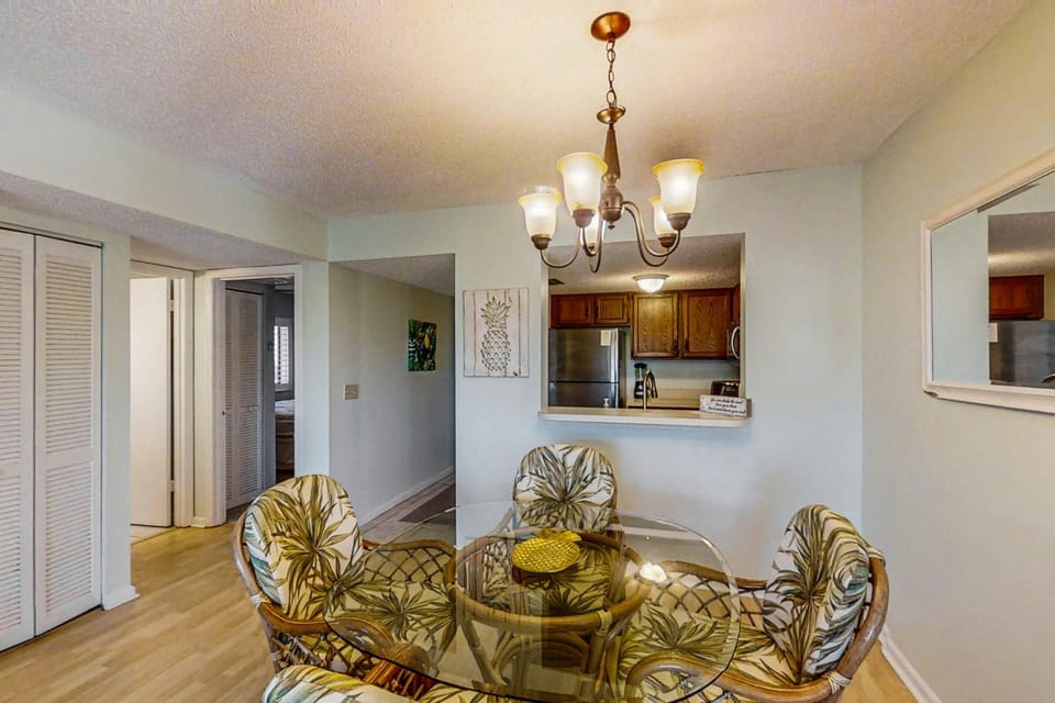 Seating area, Dining area