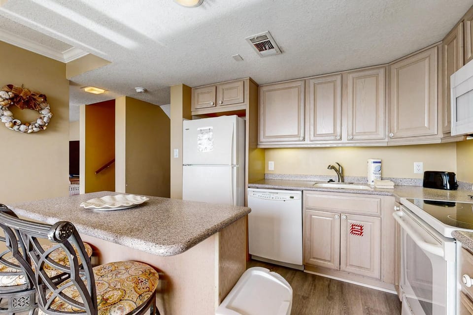 Kitchen or kitchenette, kitchen