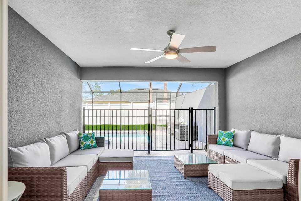 Patio, Day, Living room, Seating area