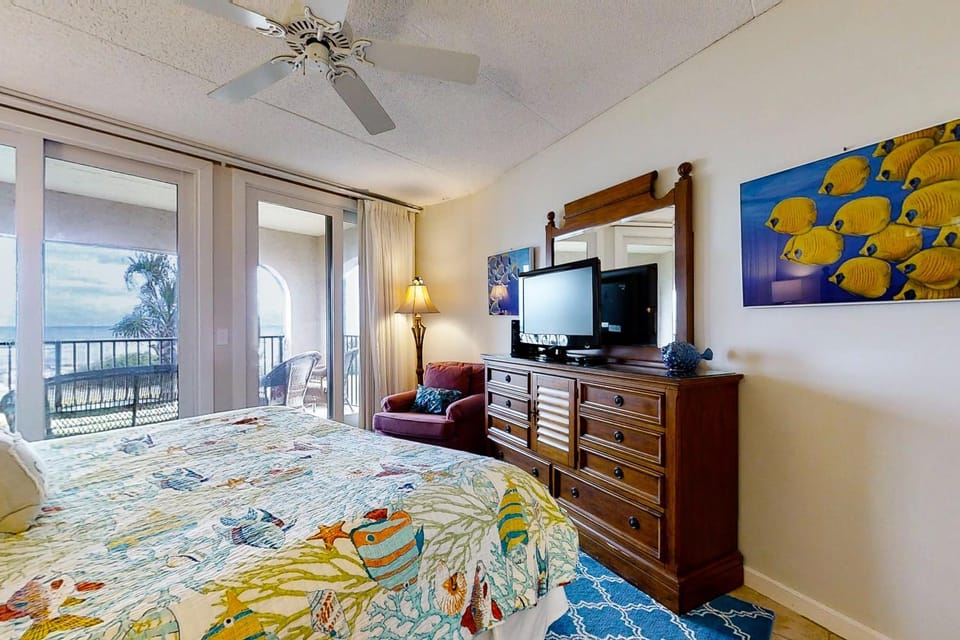 Bed, TV and multimedia, Bedroom