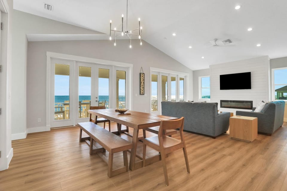 TV and multimedia, Living room, Seating area, Dining area