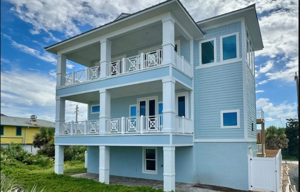 Property building, Facade/entrance, Day
