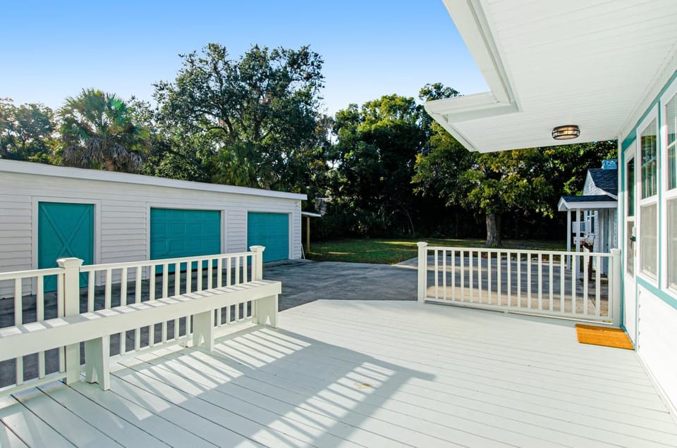 Property building, Patio, Day