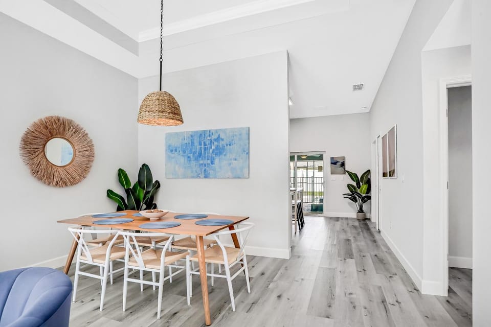 Seating area, Dining area