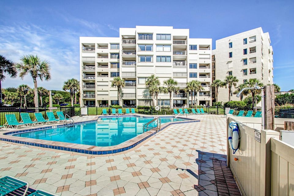 Property building, Facade/entrance, Day, Swimming pool