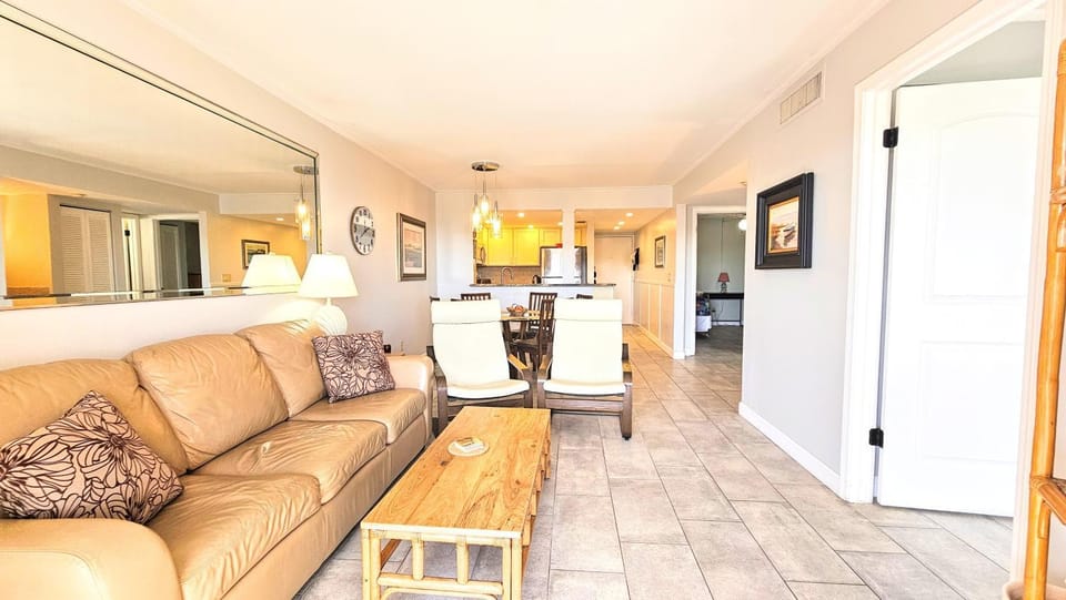 TV and multimedia, Coffee/tea facilities, Kitchen or kitchenette, Living room, Seating area, Dining area, oven