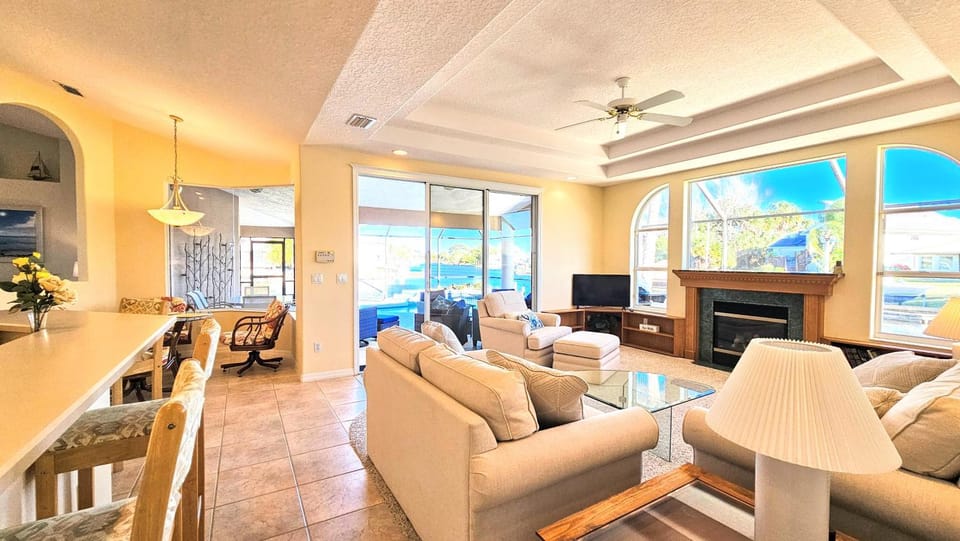 Living room, Seating area