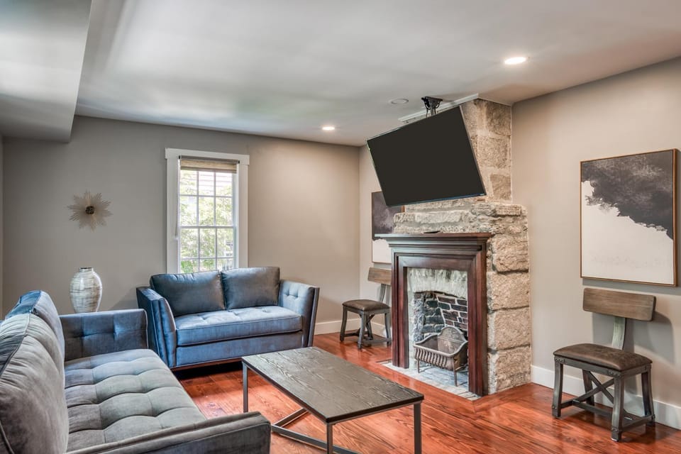 TV and multimedia, Living room, Seating area