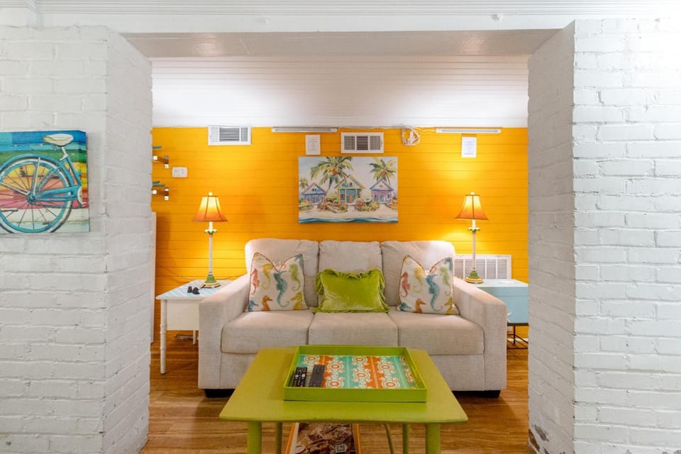 19th St. Beachside Hideaway Apartment in Tybee Island