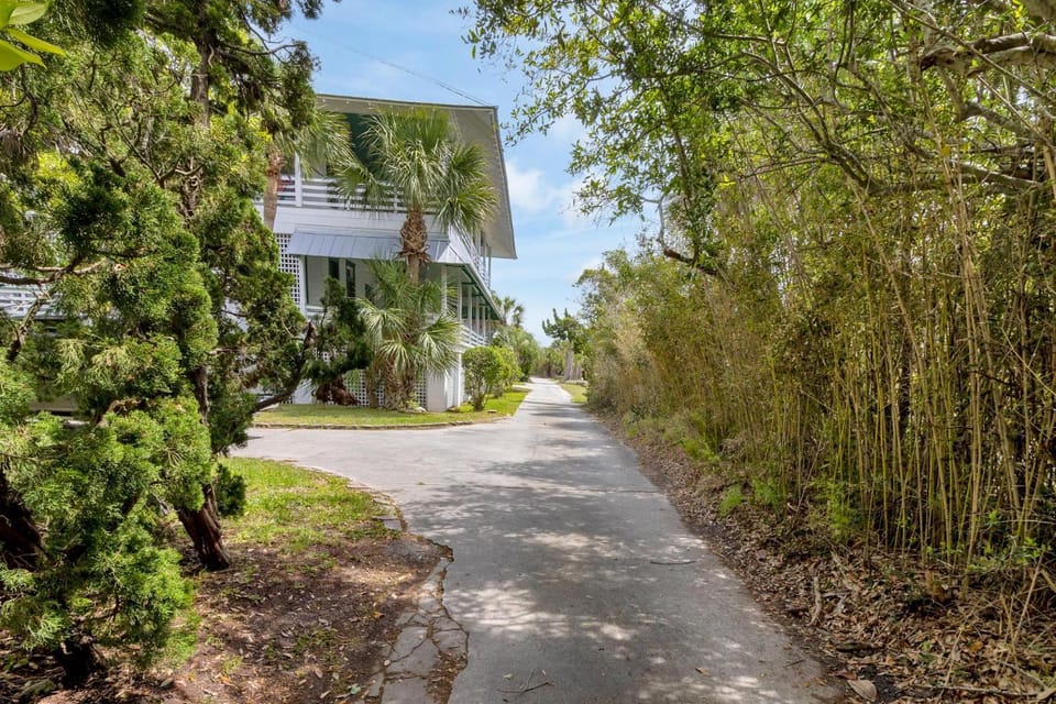 19th St. Beachside Hideaway Apartment in Tybee Island