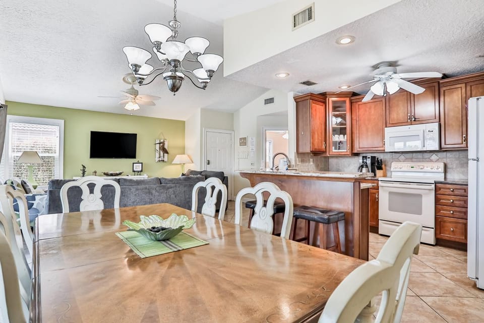 TV and multimedia, Kitchen or kitchenette, Dining area