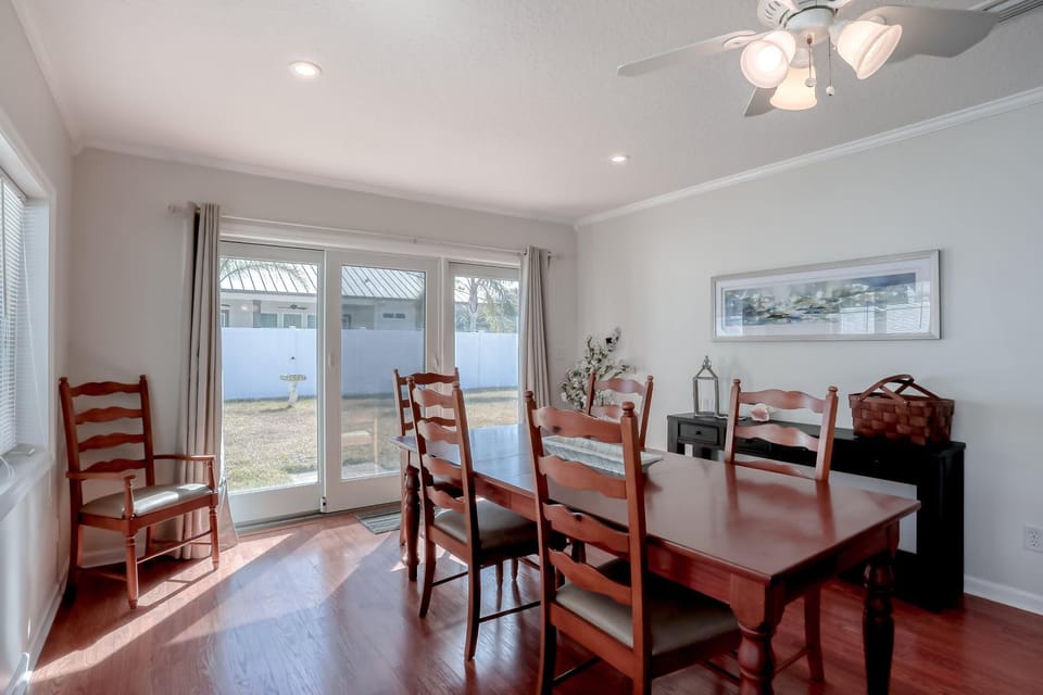 Seating area, Dining area