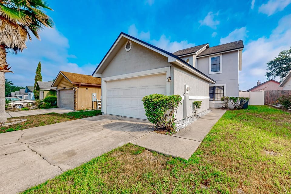 Property building, Facade/entrance, Day