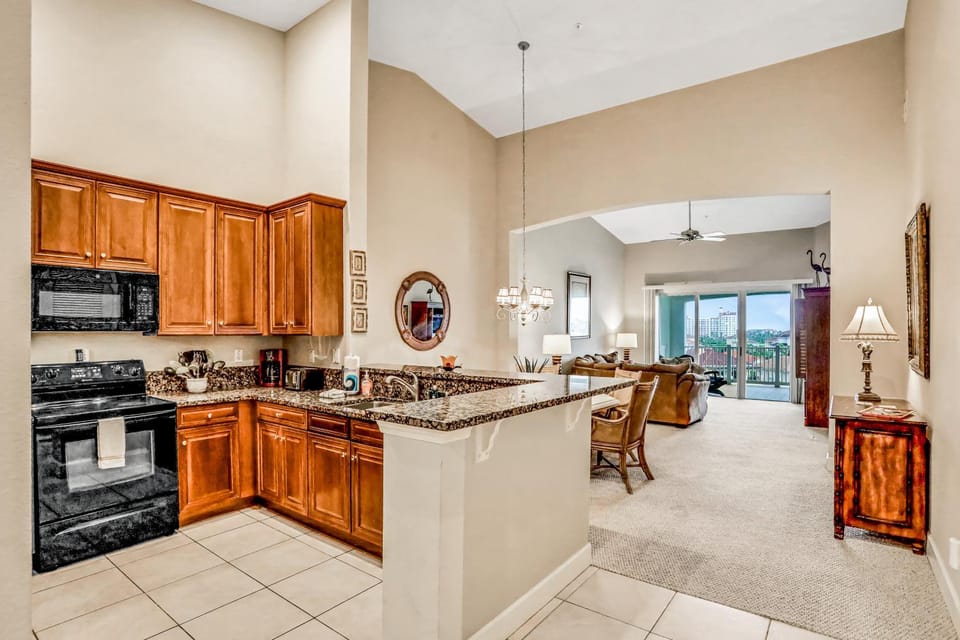 Kitchen or kitchenette, Dining area, oven, stove, toaster