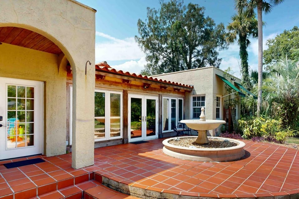 Property building, Patio, Day